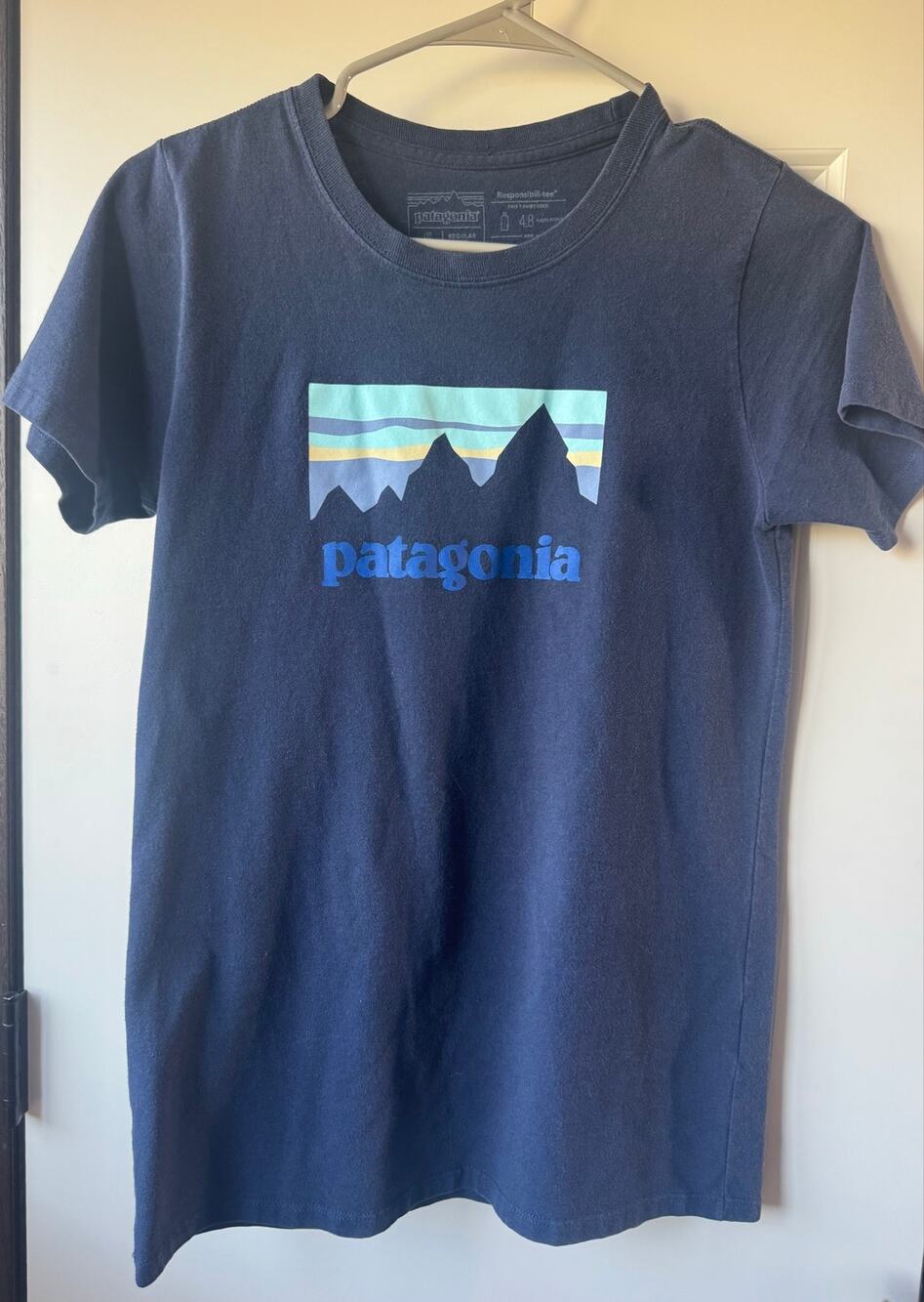 Patagonia Responsibili-Tee Graphic T-Shirt Navy Blue Mountain Logo Small S
